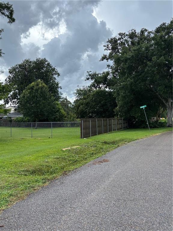 320 Commerce St, Gretna, LA 70056