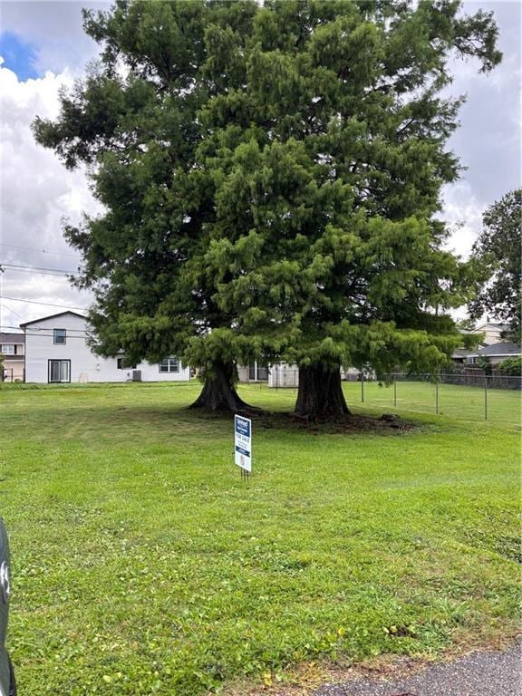 320 Commerce St, Gretna, LA 70056