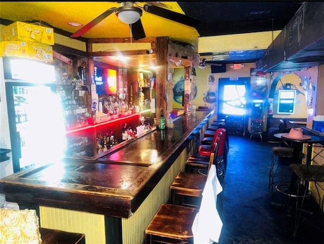 3801 Tchoupitoulas St, New Orleans, LA 70115 - bar with ceiling fan and a bar