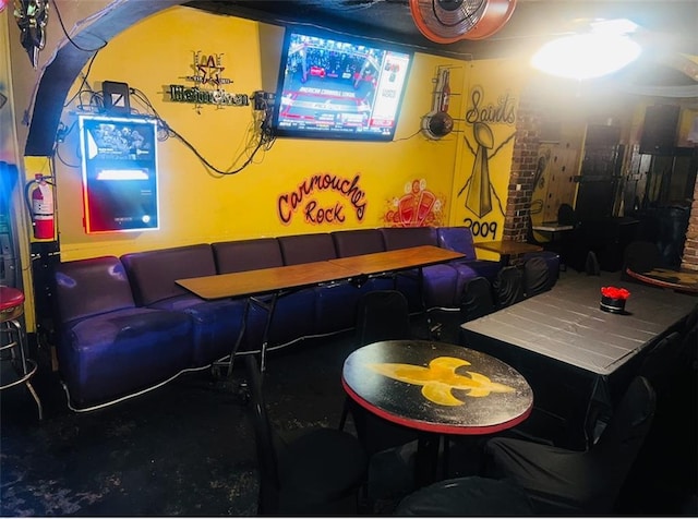 3801 Tchoupitoulas St, New Orleans, LA 70115 - view of game room