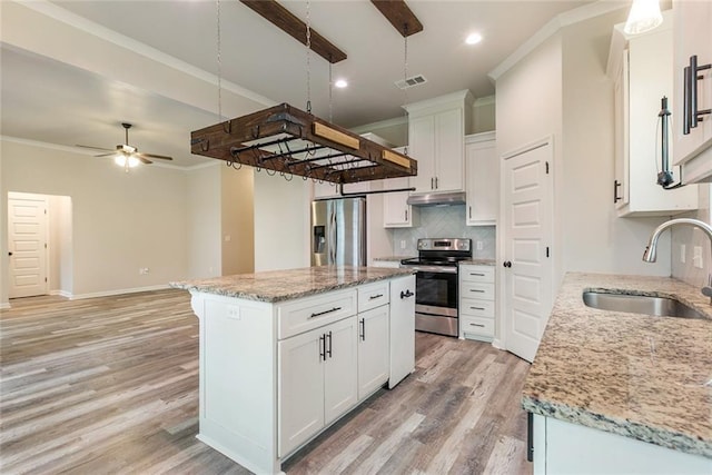 31527 Meadow Lark Ln, Denham Springs, LA 70726 - kitchen with decorative backsplash, stainless steel appliances, under cabinet range hood, a sink, and crown molding