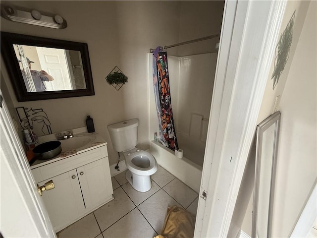 1827 S Rampart St, New Orleans, LA 70113 - full bathroom featuring vanity, tile patterned floors, shower / tub combo with curtain, and toilet