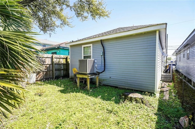 1983 Law St, New Orleans, LA 70119 - rear view of property featuring fence and a yard