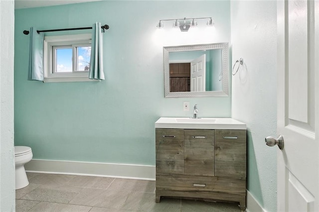 2725 Philip St, New Orleans, LA 70113 - bathroom featuring vanity, toilet, and baseboards