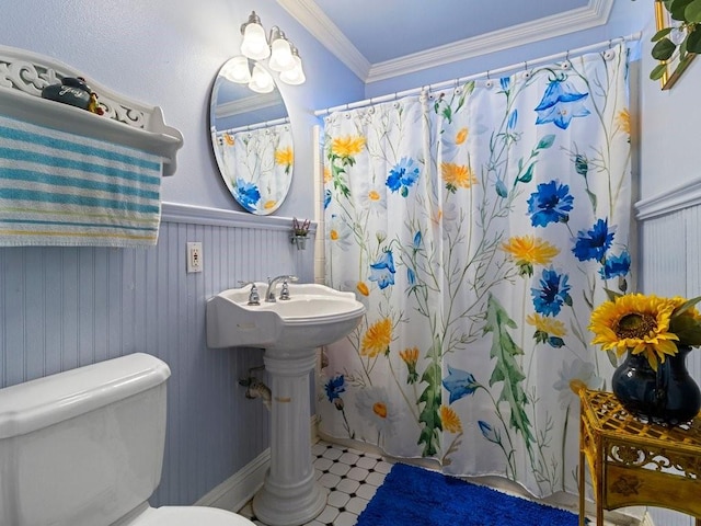 18 Curtis Dr, New Orleans, LA 70126 - full bath with tile patterned floors, a shower with shower curtain, crown molding, toilet, and wainscoting