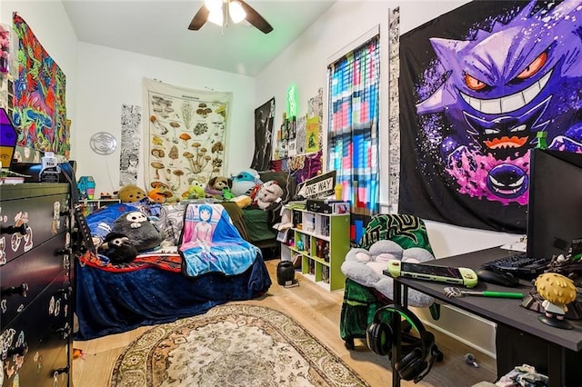 bedroom featuring a ceiling fan