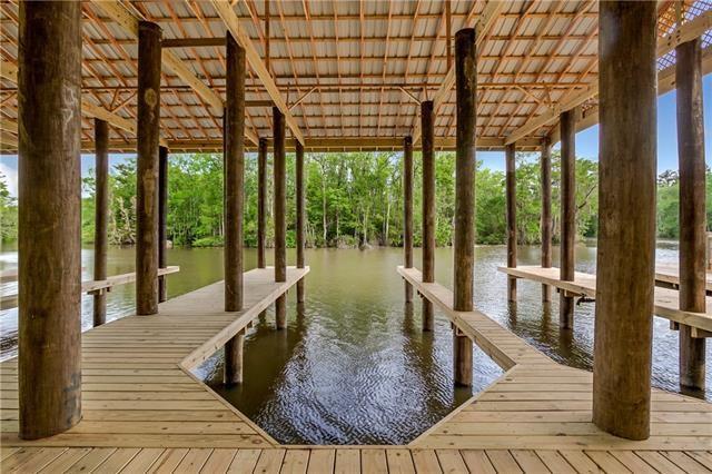 1688 Ox Bow Ln, Covington, LA 70433