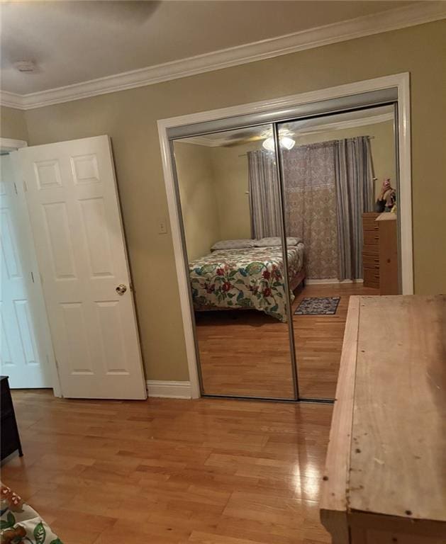 4529 Citrus Dr, New Orleans, LA 70127 - bedroom featuring baseboards, light wood-style floors, a closet, and ornamental molding