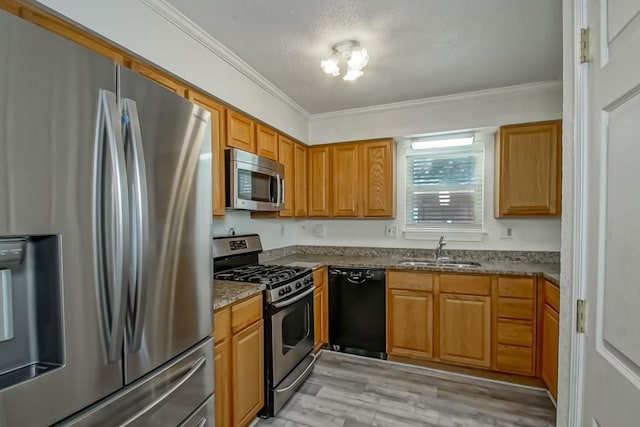 7984 Edgelake Ct, New Orleans, LA 70126 - kitchen featuring a sink, light wood finished floors, crown molding, and stainless steel appliances