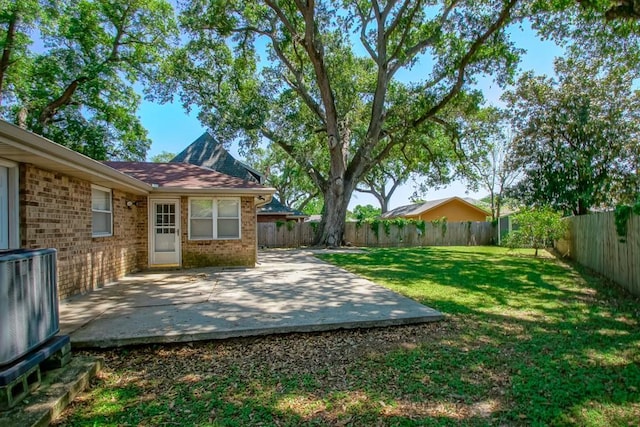 7984 Edgelake Ct, New Orleans, LA 70126 - view of yard with central AC unit, a fenced backyard, and a patio