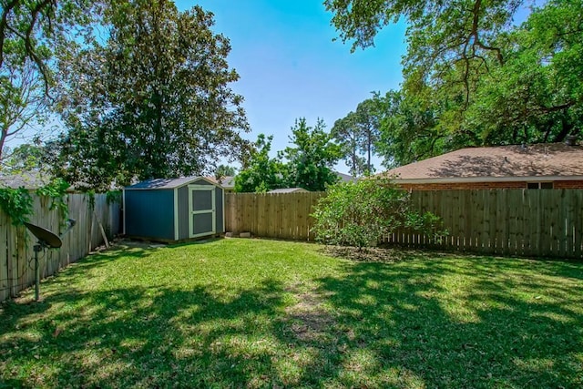 7984 Edgelake Ct, New Orleans, LA 70126 - view of yard with a shed, a fenced backyard, and an outdoor structure