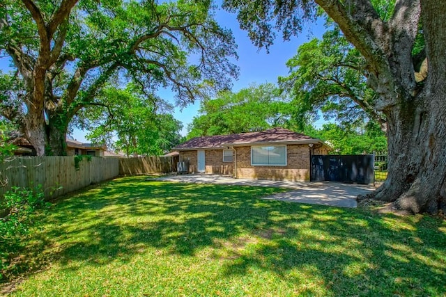 7984 Edgelake Ct, New Orleans, LA 70126 - view of yard with a patio and a fenced backyard