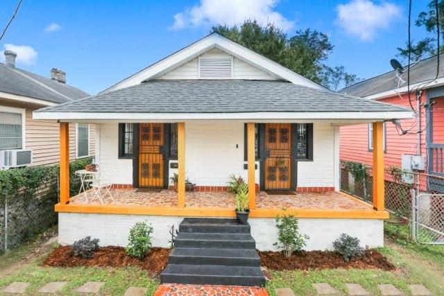902931 Hickory St, New Orleans, LA 70118 - view of front of home with a porch, fence, and roof with shingles