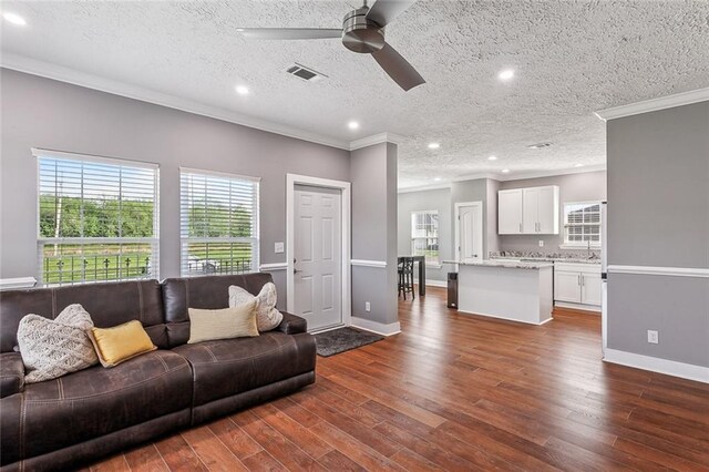 920 Cougar Dr, Arabi, LA 70032 - photo 3