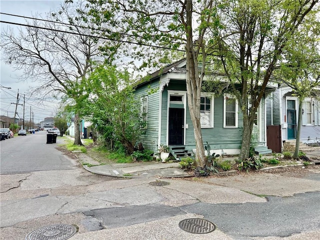 2137 Soniat St, New Orleans, LA 70115 - view of front facade with entry steps
