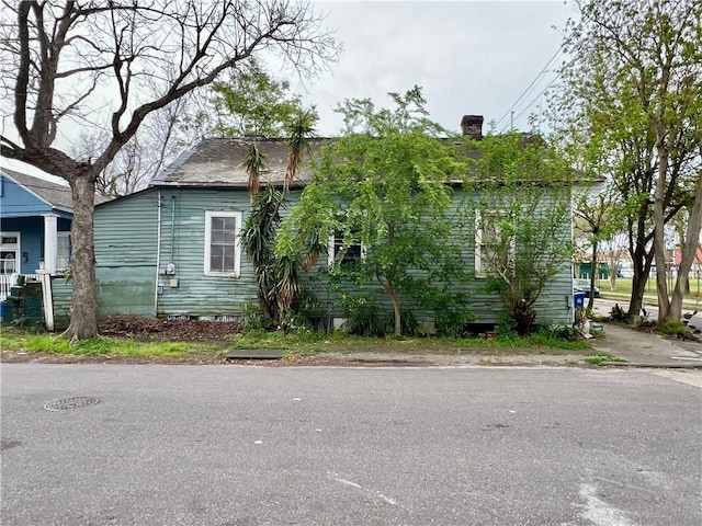 2137 Soniat St, New Orleans, LA 70115 - view of front facade with a chimney