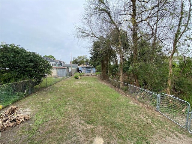 3321 Baronne St, New Orleans, LA 70113 - view of yard with a fenced backyard