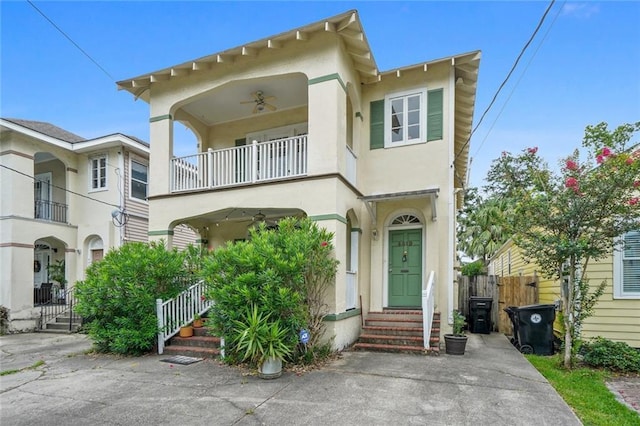 441921 Fontainebleau Dr, New Orleans, LA 70125 - view of front of home featuring a ceiling fan, a balcony, stucco siding, and fence