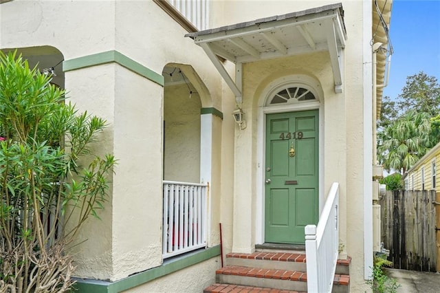 441921 Fontainebleau Dr, New Orleans, LA 70125 - doorway to property featuring stucco siding and fence