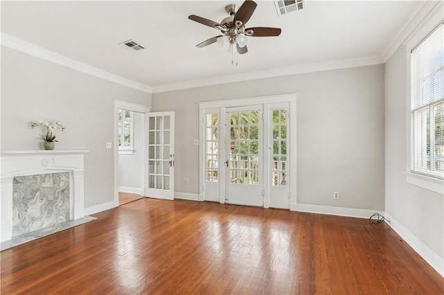 441921 Fontainebleau Dr, New Orleans, LA 70125 - unfurnished living room with visible vents, crown molding, ceiling fan, and hardwood / wood-style floors