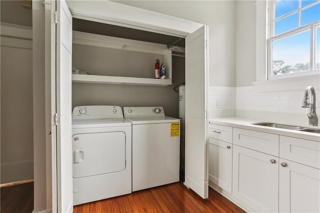 441921 Fontainebleau Dr, New Orleans, LA 70125 - washroom with washing machine and dryer, a sink, laundry area, and dark wood finished floors