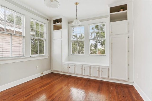 441921 Fontainebleau Dr, New Orleans, LA 70125 - unfurnished room with dark wood-type flooring, baseboards, and crown molding