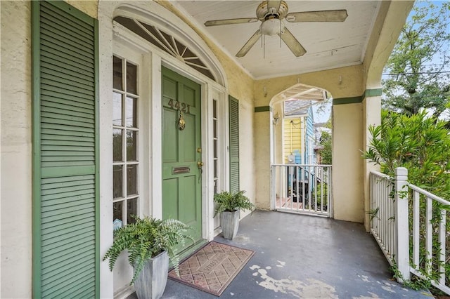 441921 Fontainebleau Dr, New Orleans, LA 70125 - entrance to property with stucco siding and ceiling fan