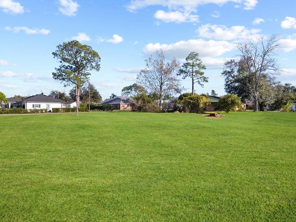 507 Julia St, Hahnville, LA 70057