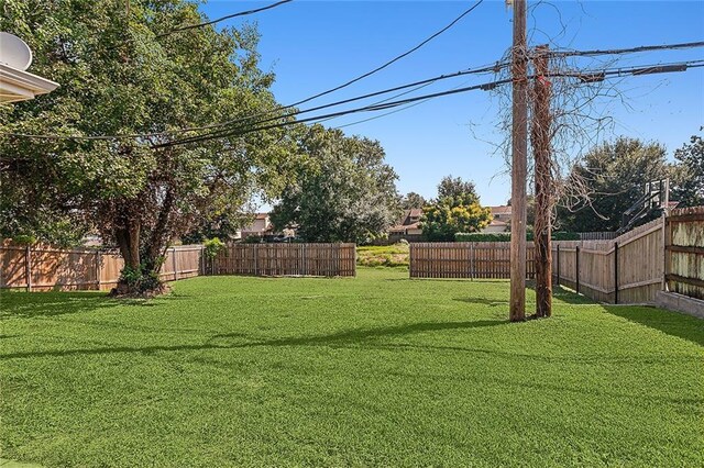 545 Brookmeade Dr, Gretna, LA 70056 - view of yard featuring a fenced backyard