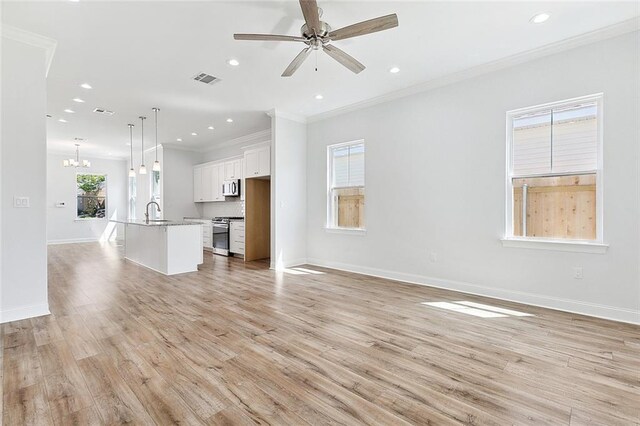 4720 Cross St, Jefferson, LA 70121 - unfurnished living room with ceiling fan, baseboards, a sink, light wood-style flooring, and recessed lighting