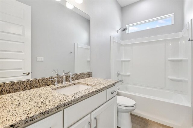 4720 Cross St, Jefferson, LA 70121 - full bathroom with vanity, toilet, and shower / bath combination