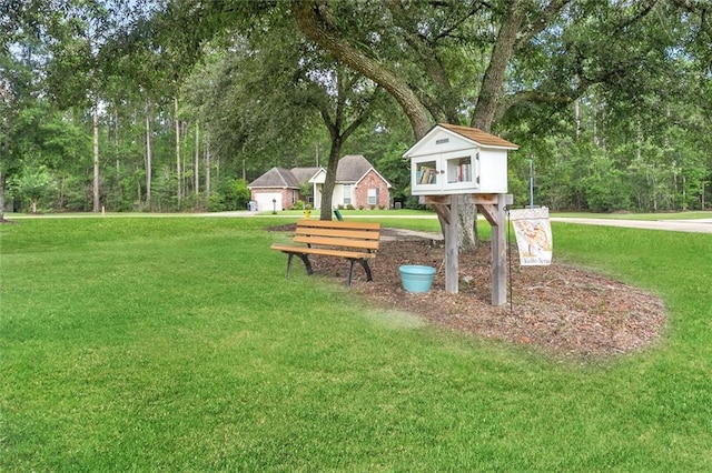 view of community featuring a lawn
