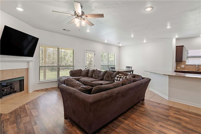 living area featuring a ceiling fan, wood finished floors, recessed lighting, and visible vents