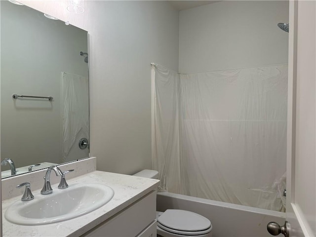 75396 Henderson Rd, Covington, LA 70435 - full bath featuring vanity and shower / tub combo with curtain
