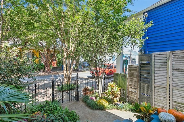 1838 Burgundy St, New Orleans, LA 70116 - view of yard featuring a gate and fence