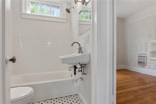 4237 Fontainebleau Dr, New Orleans, LA 70125 - bathroom with healthy amount of natural light, bathing tub / shower combination, and heating unit