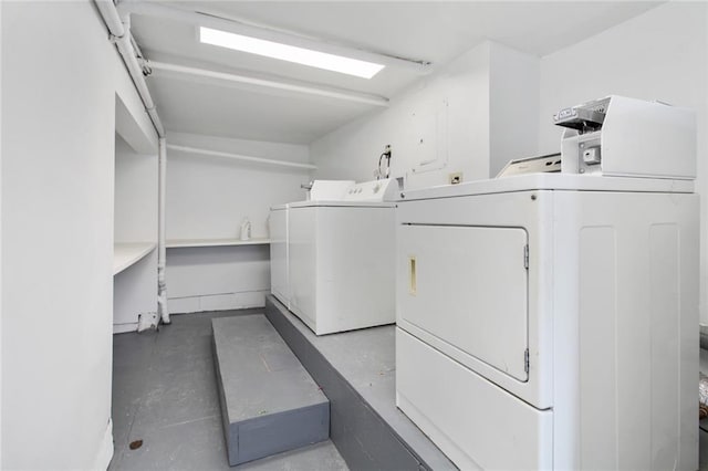 4237 Fontainebleau Dr, New Orleans, LA 70125 - communal laundry room with independent washer and dryer