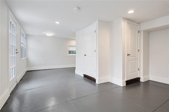 4237 Fontainebleau Dr, New Orleans, LA 70125 - empty room featuring finished concrete floors, recessed lighting, and a smoke detector