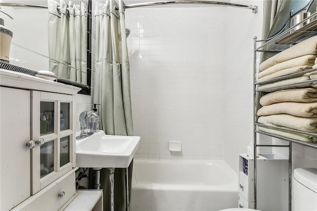 1830 Burgundy St, New Orleans, LA 70116 - bathroom with shower / tub combo with curtain and toilet