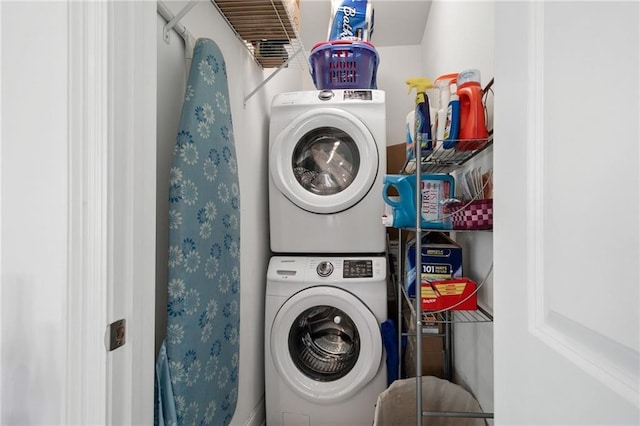 4409 Jeanne Marie Pl, New Orleans, LA 70122 - clothes washing area featuring stacked washer and clothes dryer and laundry area