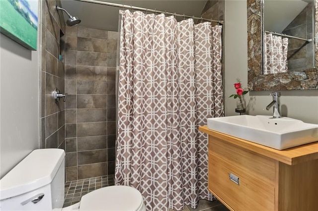 5533 Woodlawn Pl, New Orleans, LA 70124 - bathroom with toilet, vanity, and curtained shower