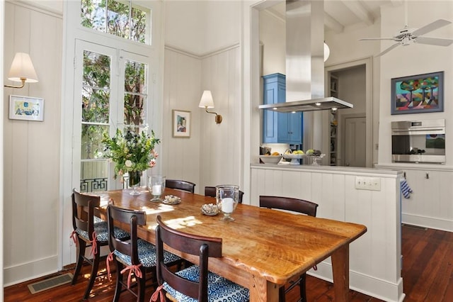 dining space featuring dark wood finished floors, visible vents, and ceiling fan