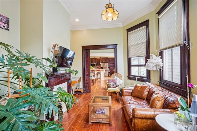 living room with hardwood / wood-style floors, ornamental molding, and recessed lighting