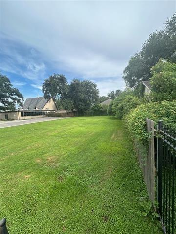 1516 Seville Dr, New Orleans, LA 70122