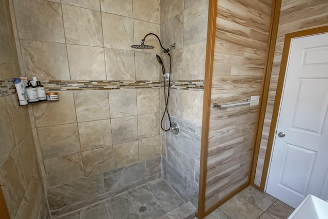 full bath with tiled shower