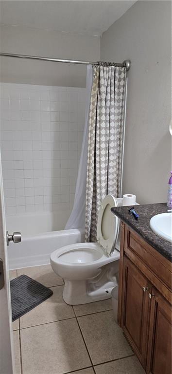 2713 Volpe Dr, Chalmette, LA 70043 - full bath featuring toilet, tile patterned flooring, vanity, and shower / bath combo