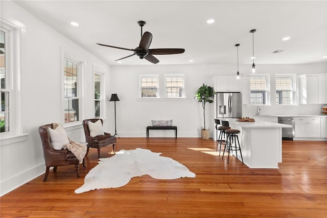 sitting room featuring recessed lighting, light wood-style flooring, baseboards, and ceiling fan