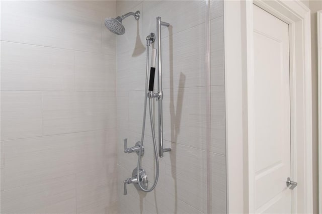 details with a tile shower