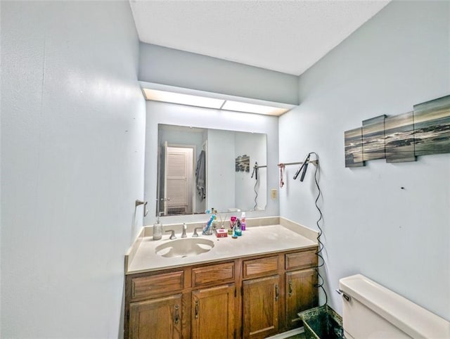632 Fairlawn Dr, Terrytown, LA 70056 - bathroom with toilet, vanity, and a textured ceiling