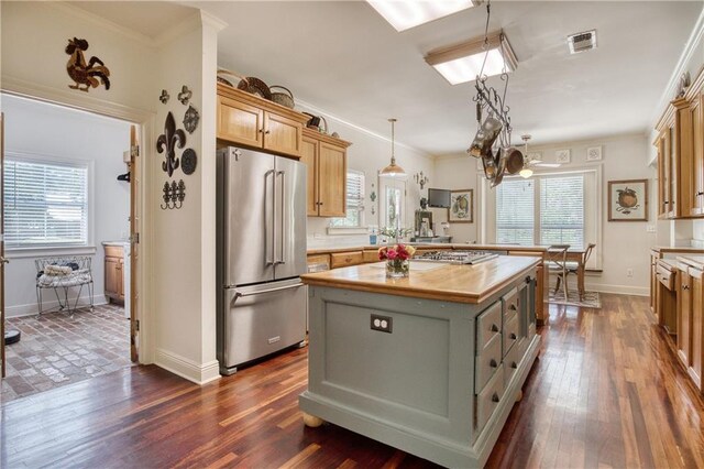 kitchen featuring dark wood-style flooring, visible vents, butcher block counters, a kitchen island, and appliances with stainless steel finishes